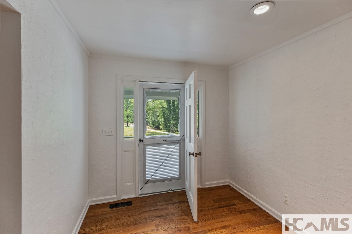 Highlands, North Carolina 28741, United States, 4 Bedrooms Bedrooms, ,3 BathroomsBathrooms,Residential,Active,218824