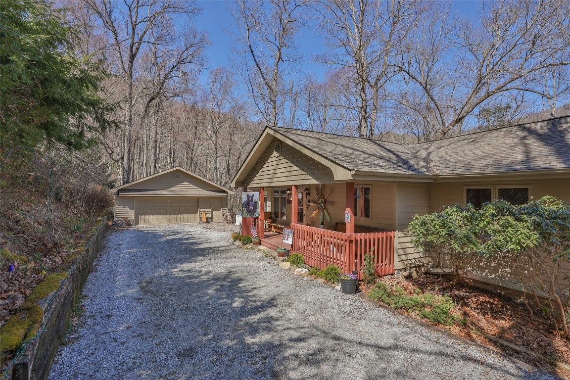 Cullowhee, North Carolina 28723, United States, 3 Bedrooms Bedrooms, ,4 BathroomsBathrooms,Residential,Active,111958