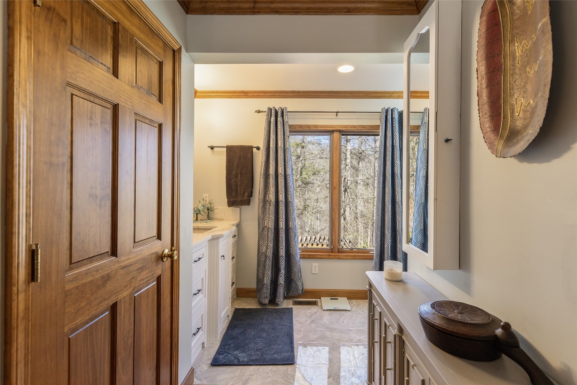 Cullowhee, North Carolina 28723, United States, 3 Bedrooms Bedrooms, ,4 BathroomsBathrooms,Residential,Active,111958