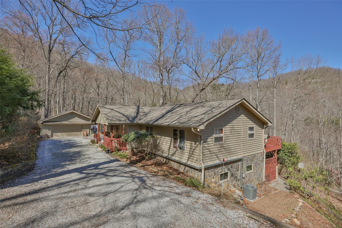 Cullowhee, North Carolina 28723, United States, 3 Bedrooms Bedrooms, ,4 BathroomsBathrooms,Residential,Active,111958