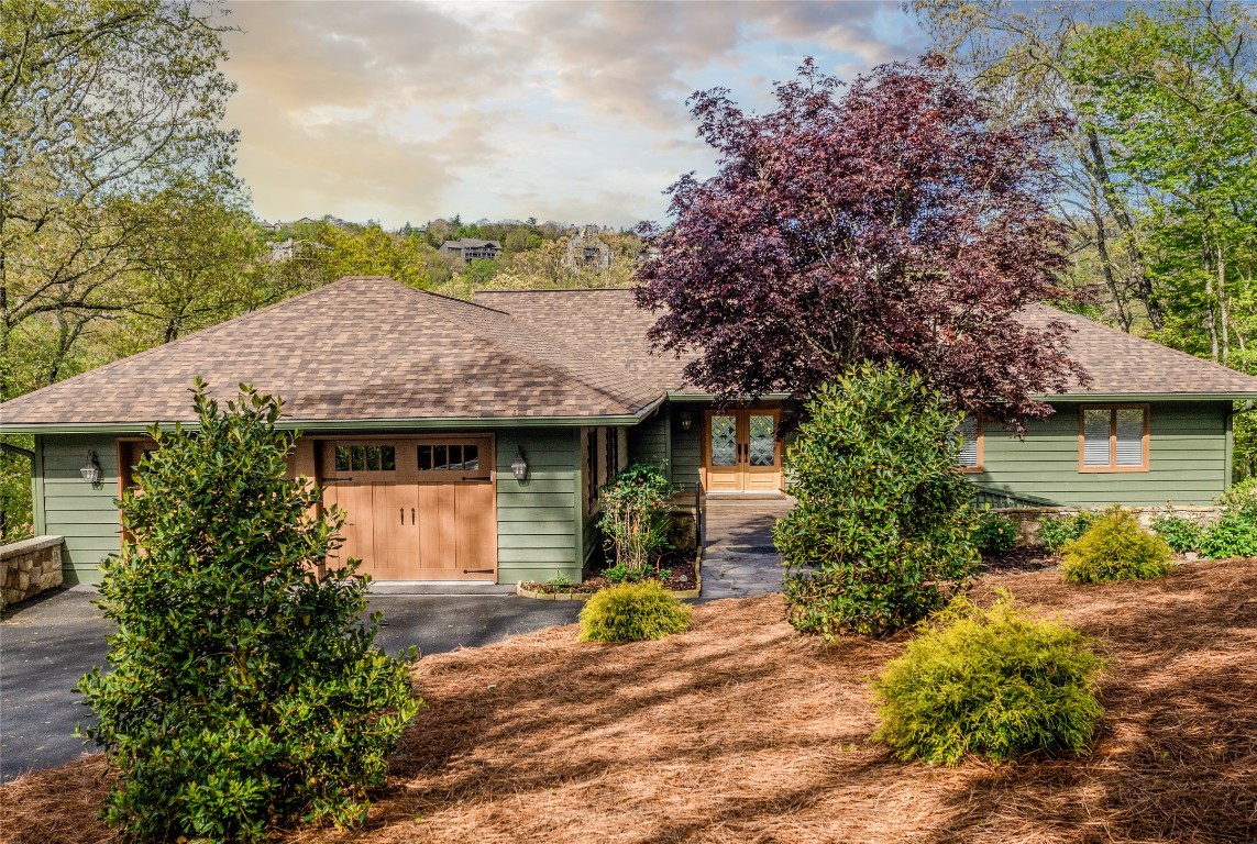 Highlands, North Carolina 28741, United States, 4 Bedrooms Bedrooms, ,5 BathroomsBathrooms,Residential,Active,104167 Highlands, North Carolina 28741, United States, 4 Bedrooms Bedrooms, ,5 BathroomsBathrooms,Residential,Active,104167