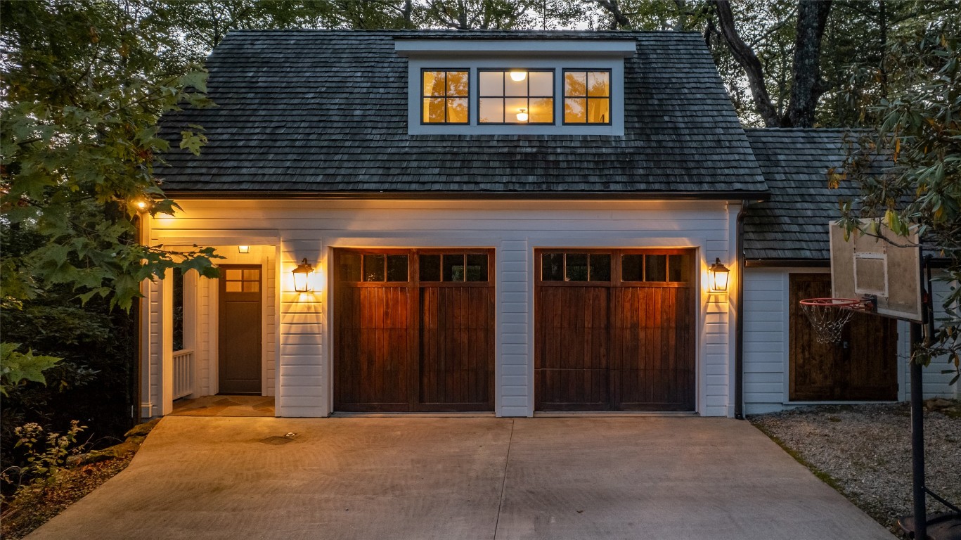 Highlands, North Carolina 28741, United States, 6 Bedrooms Bedrooms, ,8 BathroomsBathrooms,Residential,Active,108330