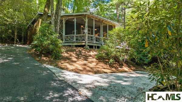 141 WINGINA PL, HIGHLANDS, NC 28741 - Image 48d2cdcc26e10f9941afde85bc0d7ae0/3974557022