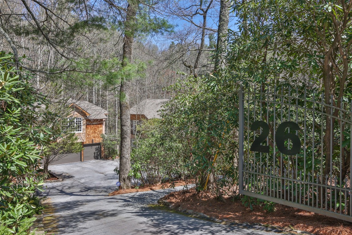 Highlands, North Carolina 28741, United States, 4 Bedrooms Bedrooms, ,5 BathroomsBathrooms,Residential,Active,107997