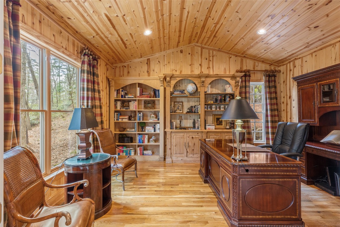 Highlands, North Carolina 28741, United States, 4 Bedrooms Bedrooms, ,5 BathroomsBathrooms,Residential,Active,107997