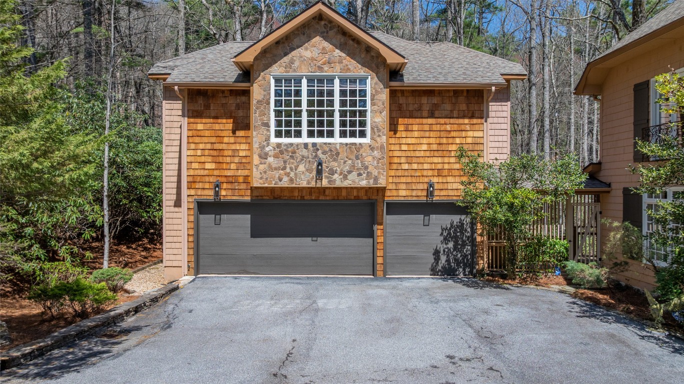 Highlands, North Carolina 28741, United States, 4 Bedrooms Bedrooms, ,5 BathroomsBathrooms,Residential,Active,107997