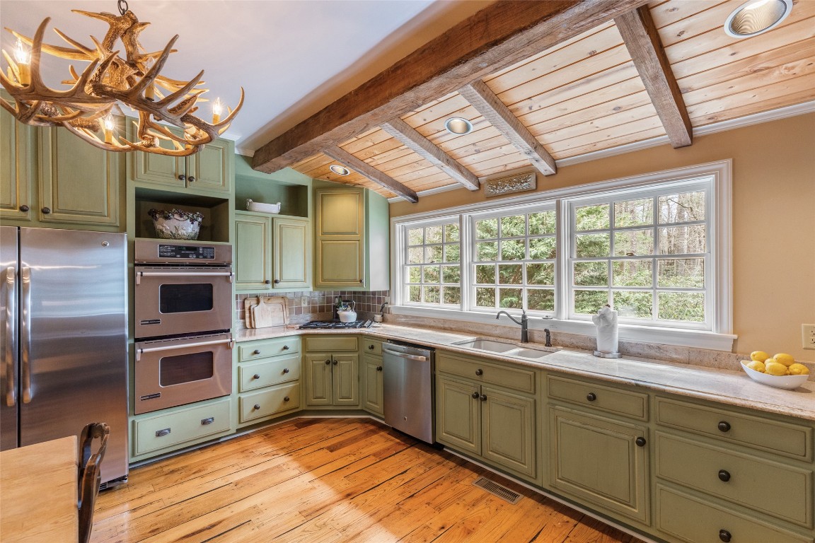 Highlands, North Carolina 28741, United States, 4 Bedrooms Bedrooms, ,5 BathroomsBathrooms,Residential,Active,107997