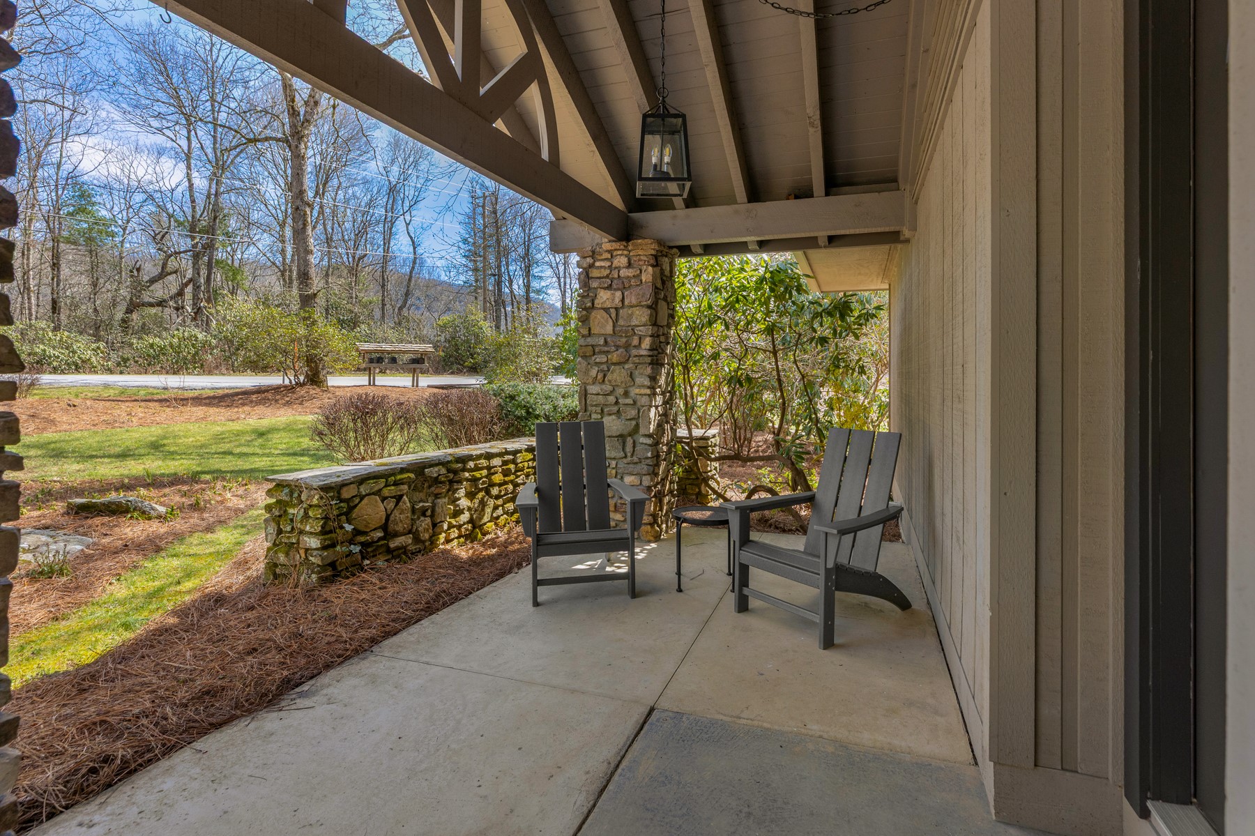 19-B Whiteside Mountain RD