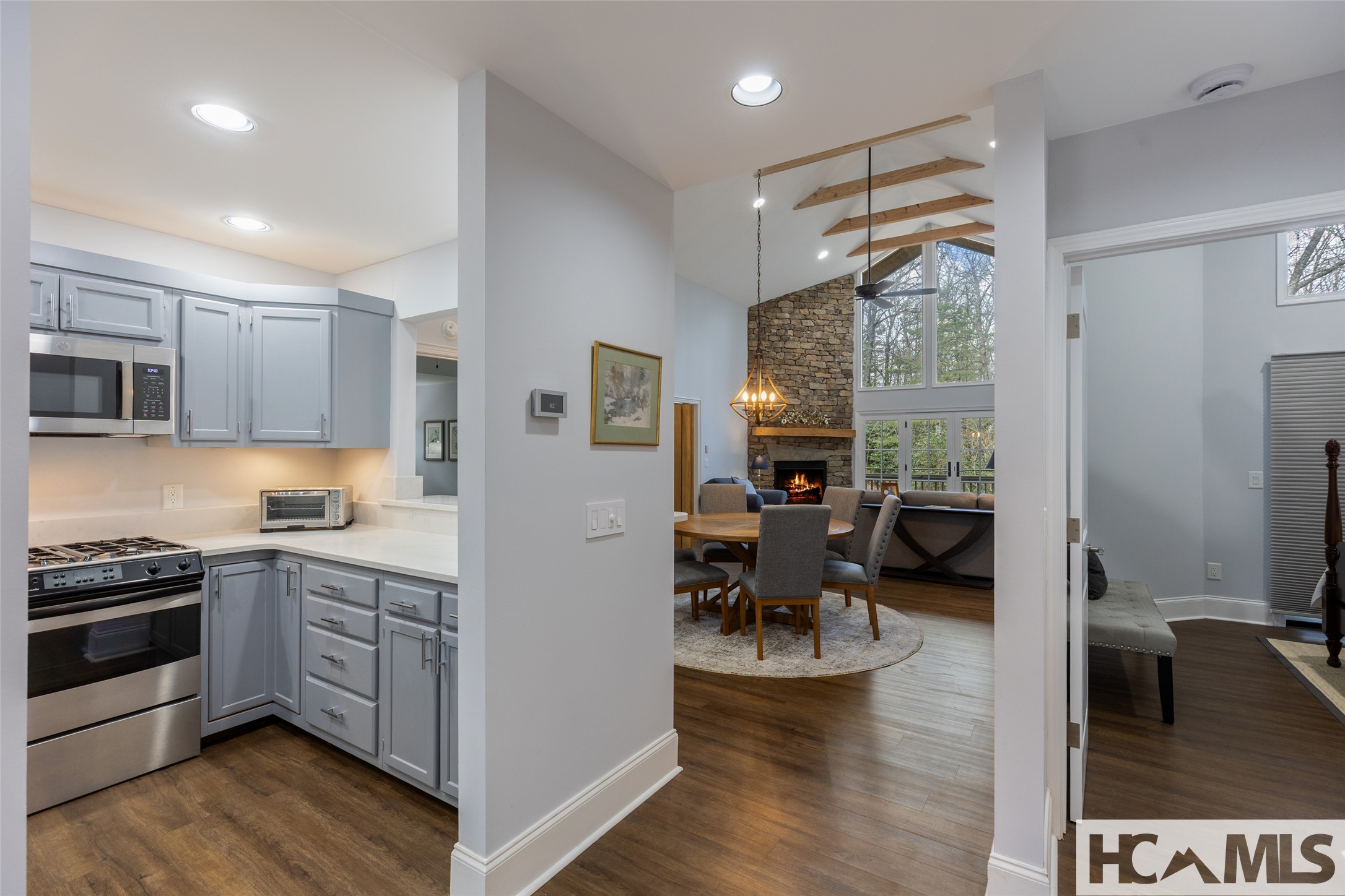 19-B Whiteside Mountain RD