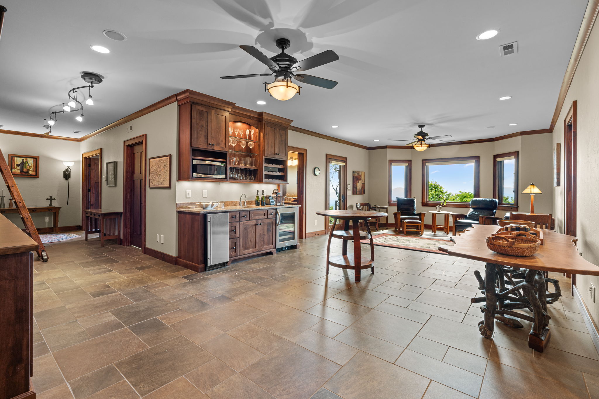 Franklin, North Carolina, 28734, United States, 5 Bedrooms Bedrooms, ,6 BathroomsBathrooms,Residential,Active,2032405
