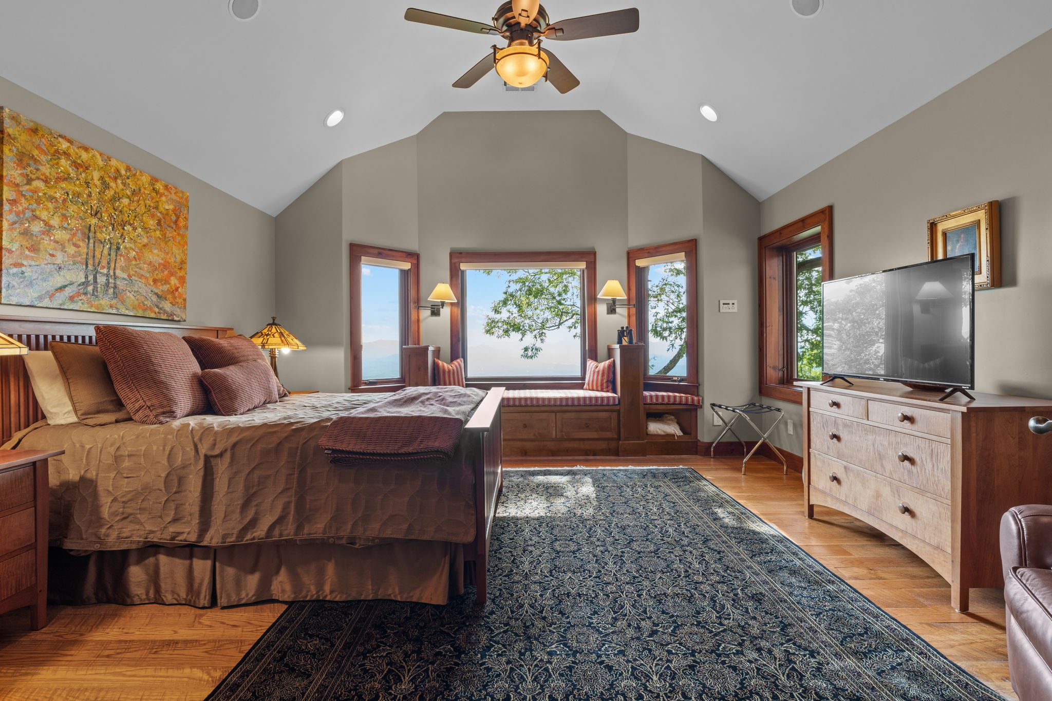 Franklin, North Carolina, 28734, United States, 5 Bedrooms Bedrooms, ,6 BathroomsBathrooms,Residential,Active,2032405