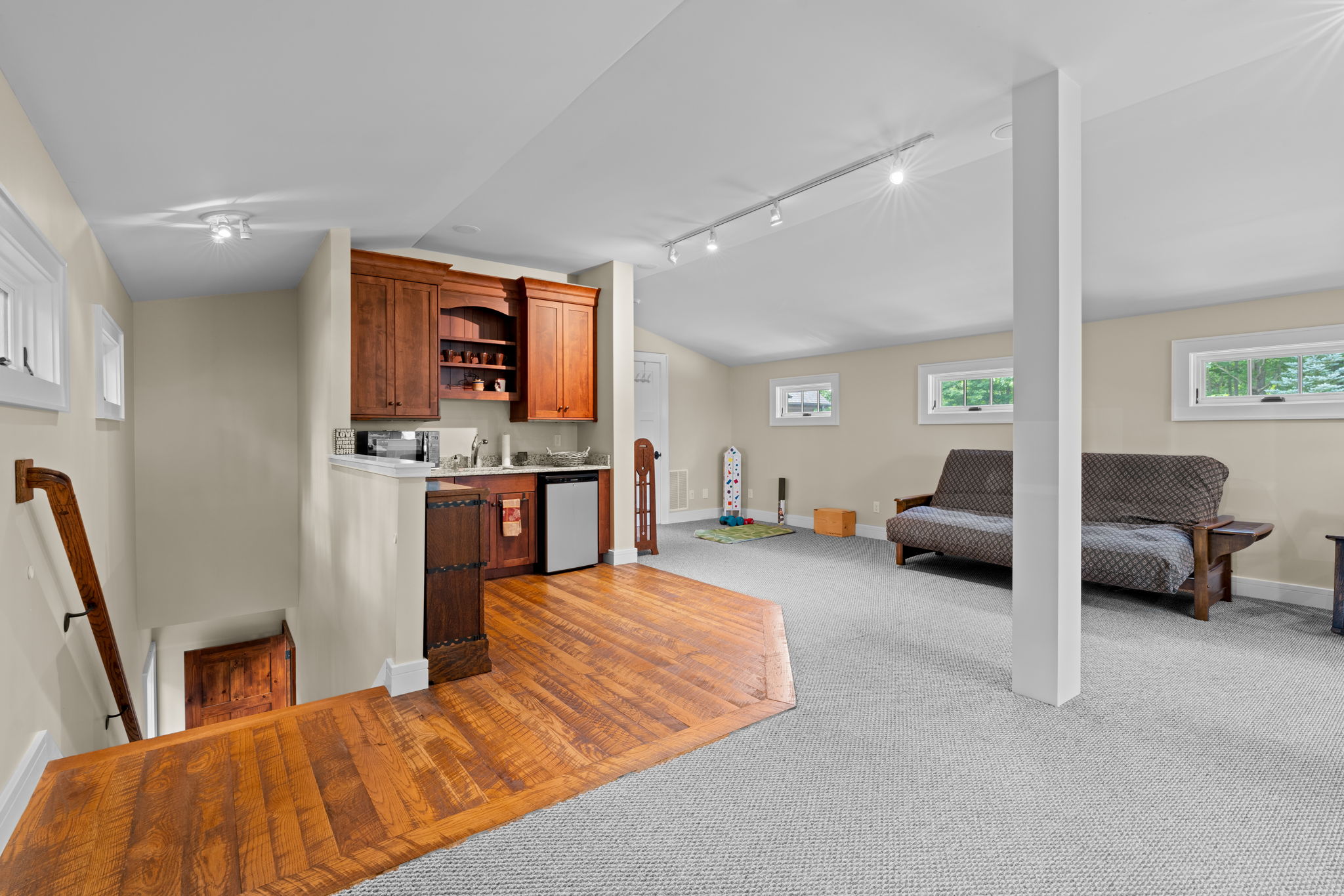 Franklin, North Carolina, 28734, United States, 5 Bedrooms Bedrooms, ,6 BathroomsBathrooms,Residential,Active,2032405