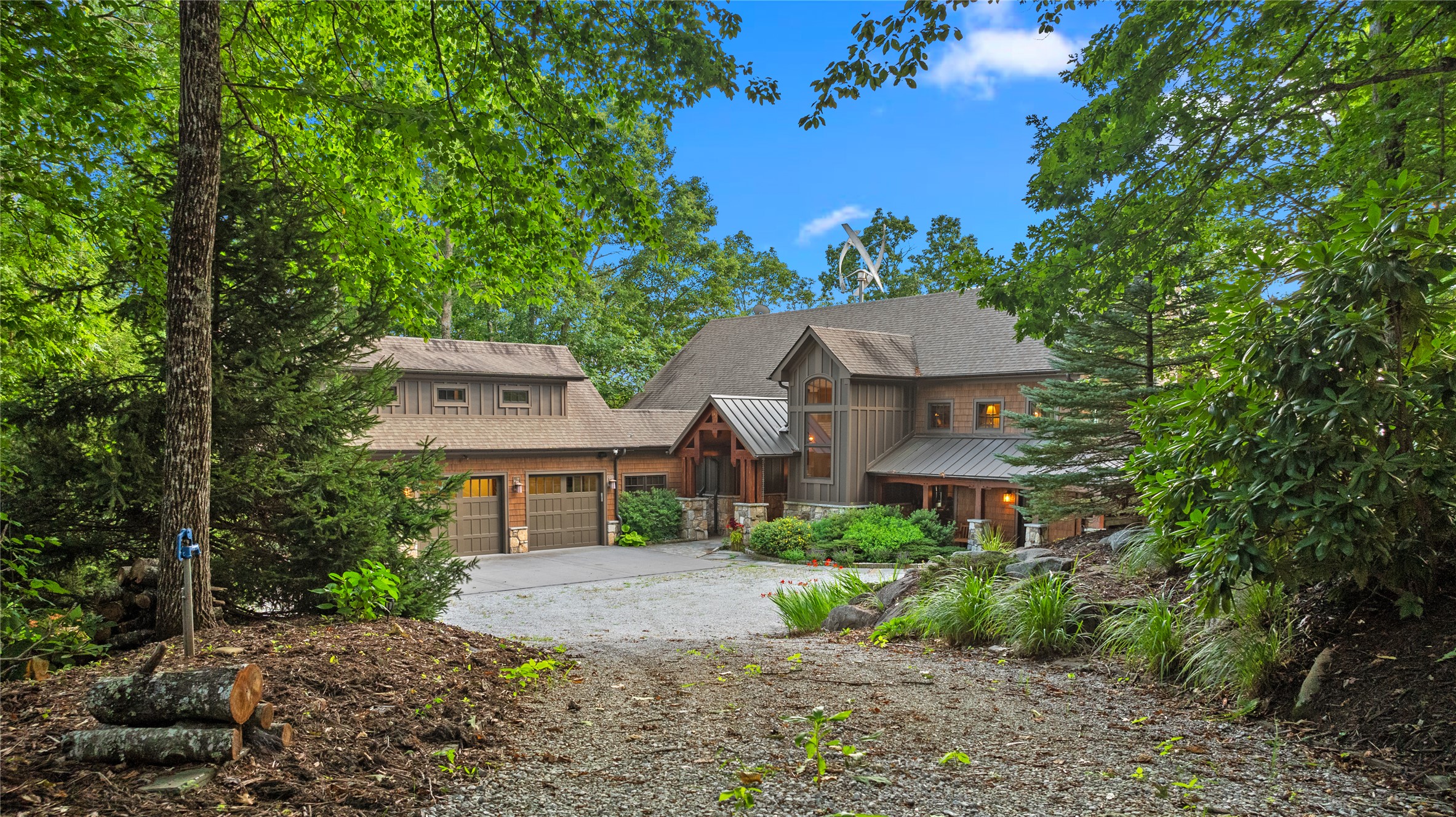 Franklin, North Carolina, 28734, United States, 5 Bedrooms Bedrooms, ,6 BathroomsBathrooms,Residential,Active,2032405