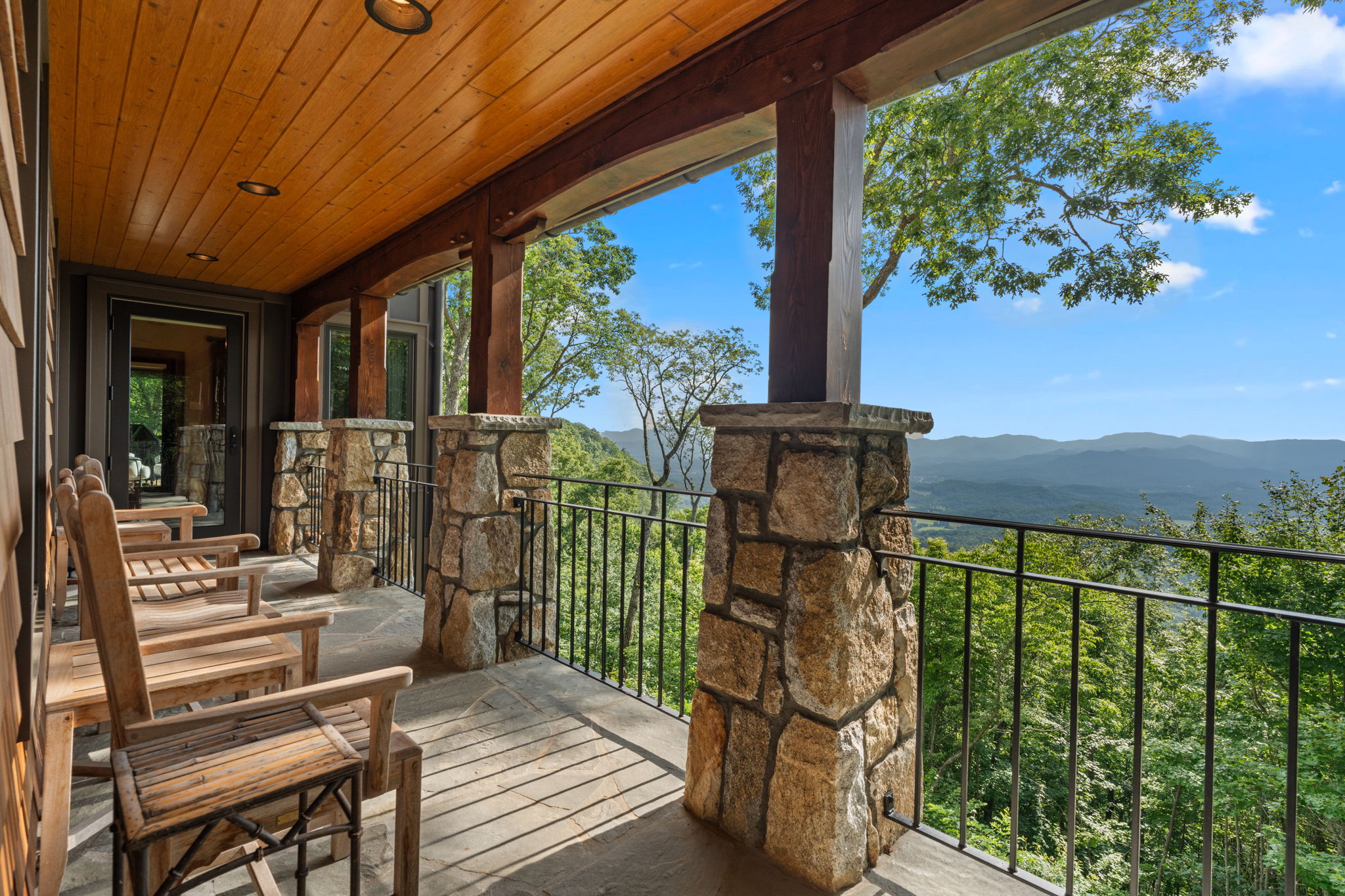 Franklin, North Carolina, 28734, United States, 5 Bedrooms Bedrooms, ,6 BathroomsBathrooms,Residential,Active,2032405