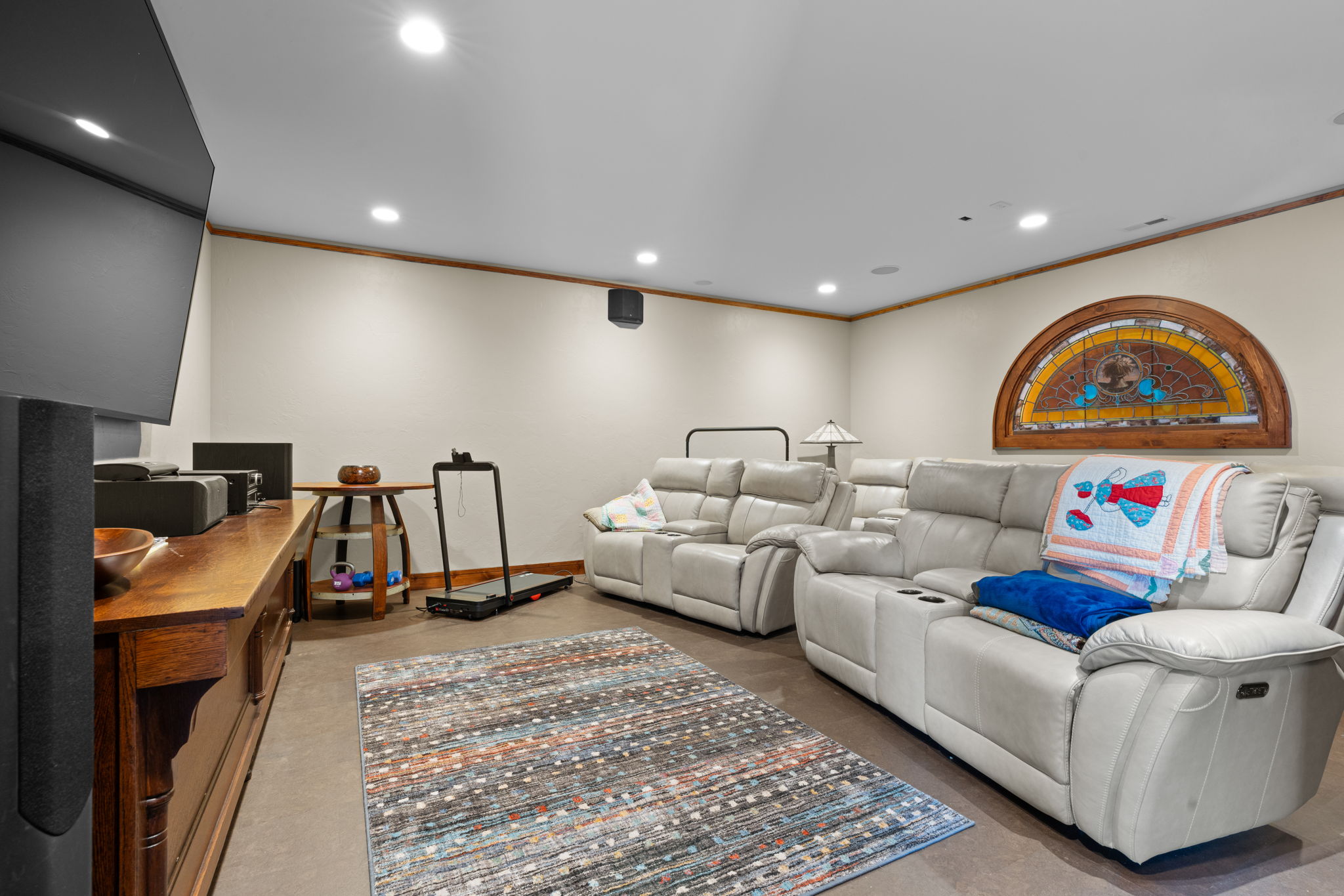 Franklin, North Carolina, 28734, United States, 5 Bedrooms Bedrooms, ,6 BathroomsBathrooms,Residential,Active,2032405