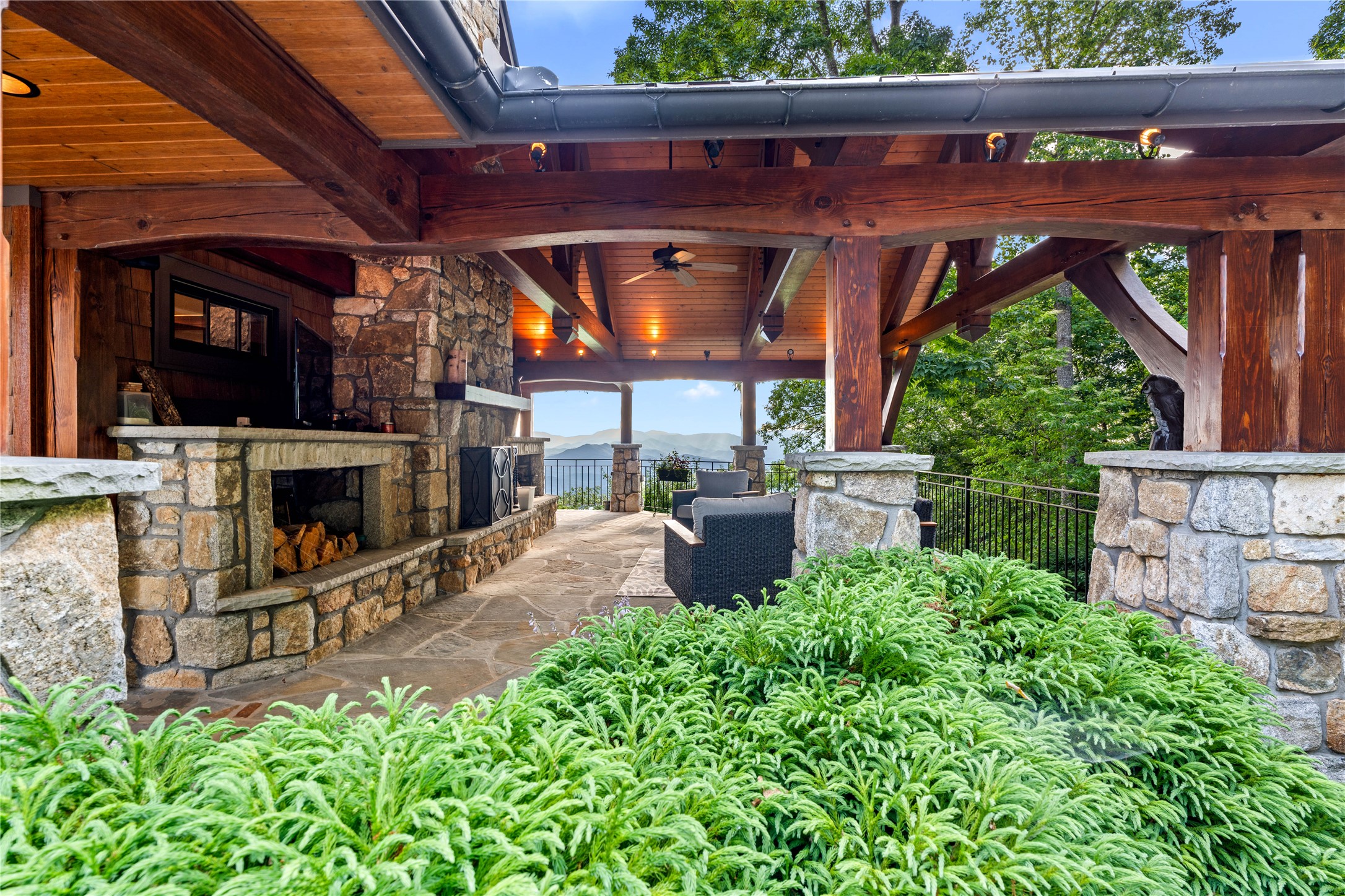 Franklin, North Carolina, 28734, United States, 5 Bedrooms Bedrooms, ,6 BathroomsBathrooms,Residential,Active,2032405