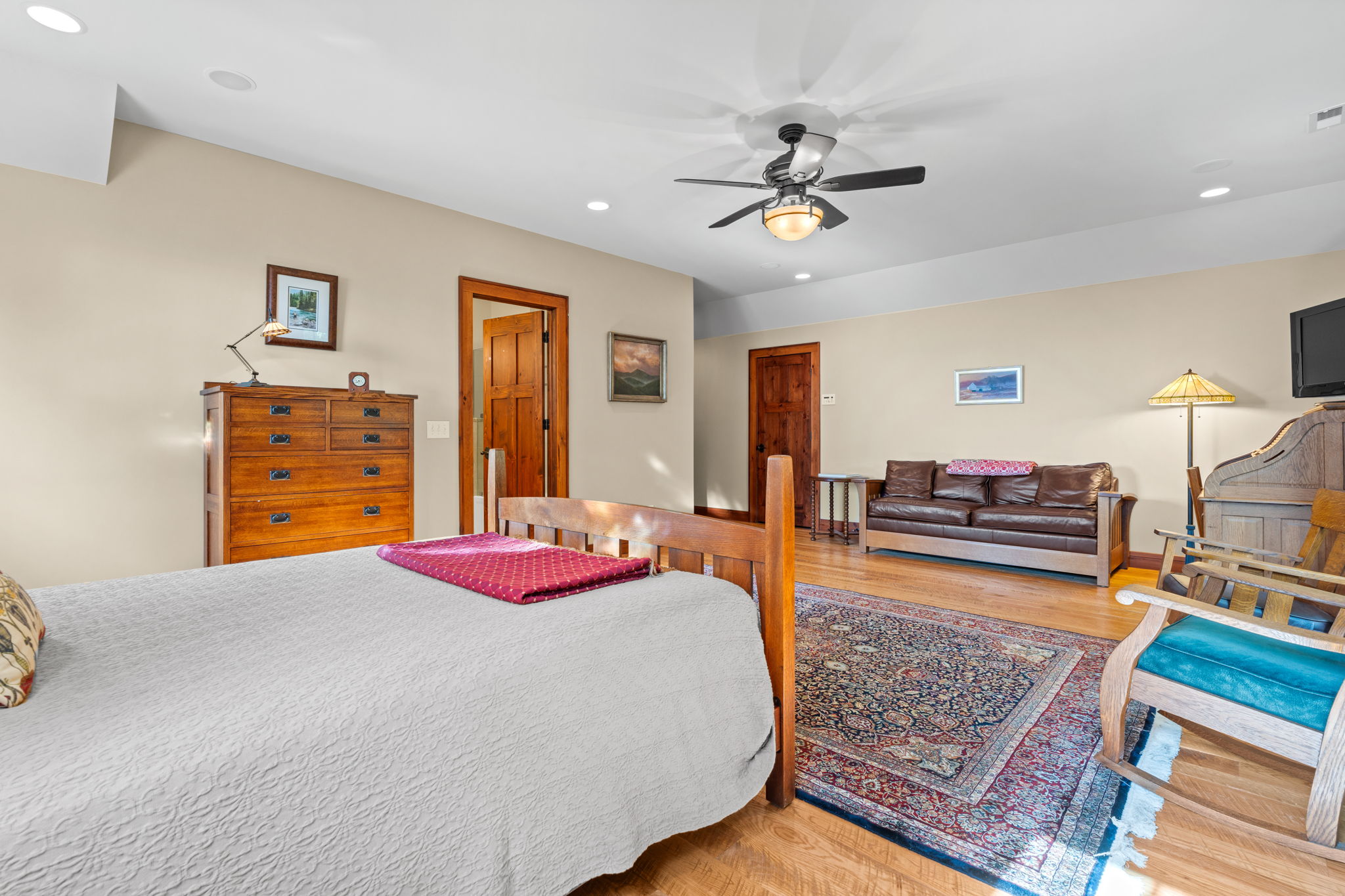 Franklin, North Carolina, 28734, United States, 5 Bedrooms Bedrooms, ,6 BathroomsBathrooms,Residential,Active,2032405