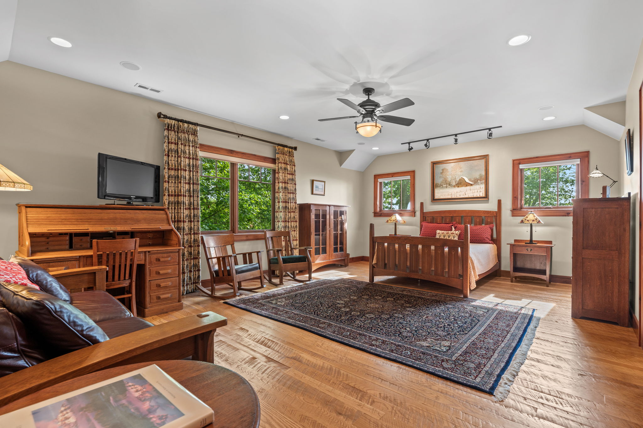 Franklin, North Carolina, 28734, United States, 5 Bedrooms Bedrooms, ,6 BathroomsBathrooms,Residential,Active,2032405
