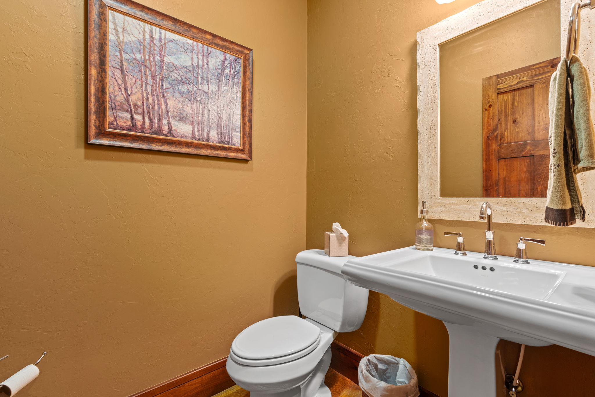 Franklin, North Carolina, 28734, United States, 5 Bedrooms Bedrooms, ,6 BathroomsBathrooms,Residential,Active,2032405