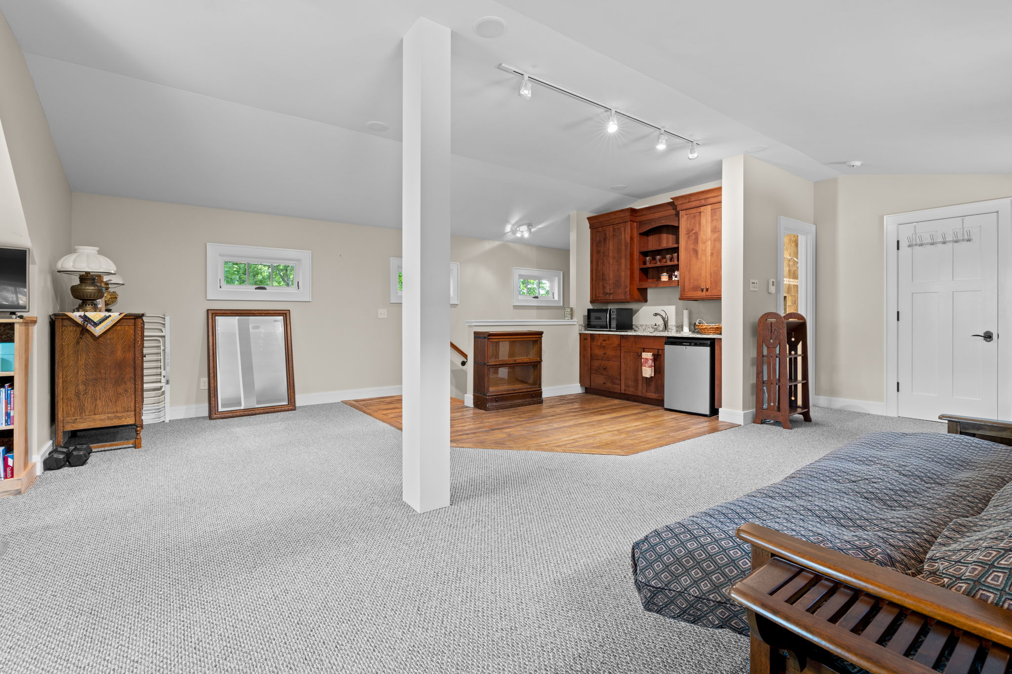 Franklin, North Carolina, 28734, United States, 5 Bedrooms Bedrooms, ,6 BathroomsBathrooms,Residential,Active,2032405