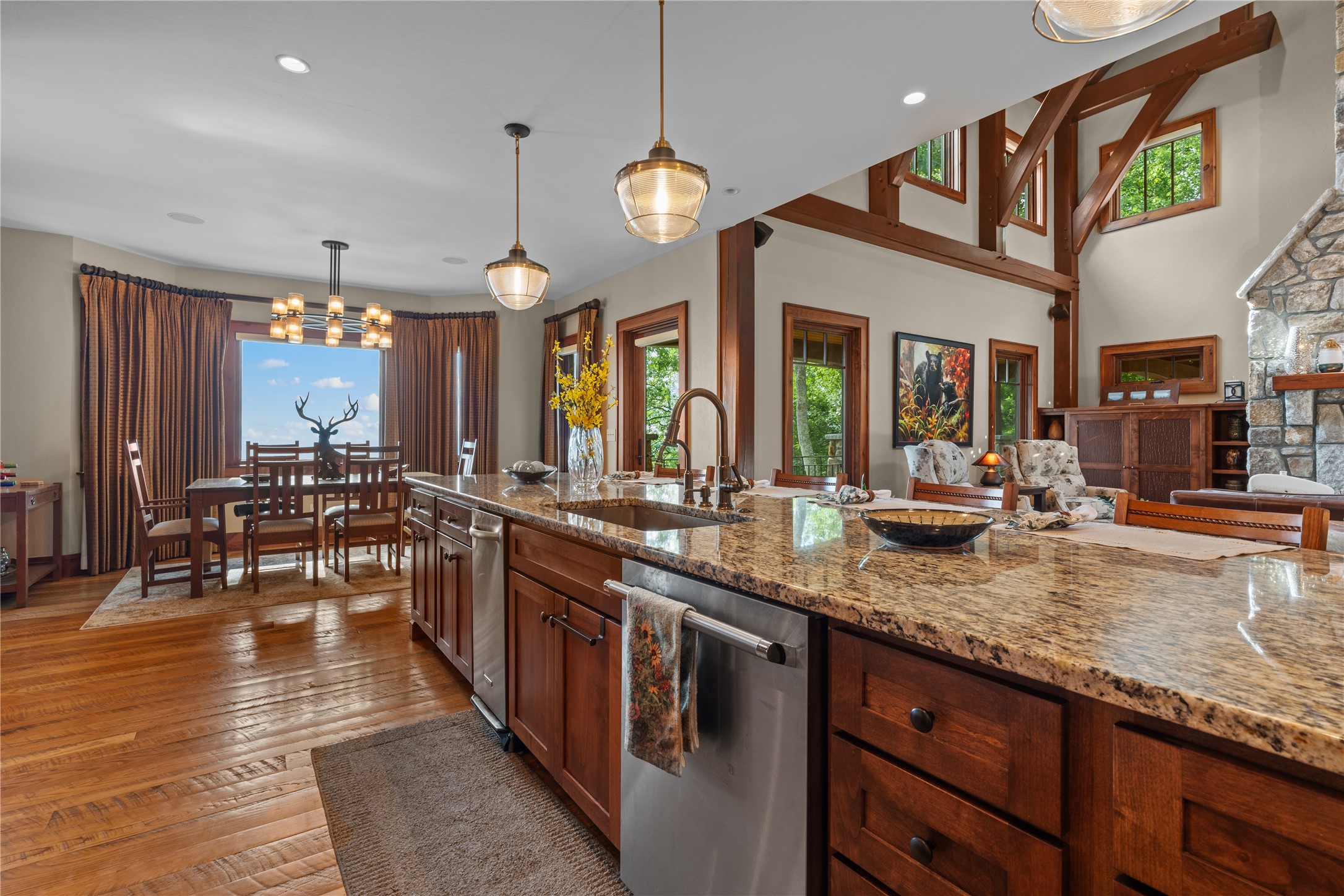 Franklin, North Carolina, 28734, United States, 5 Bedrooms Bedrooms, ,6 BathroomsBathrooms,Residential,Active,2032405