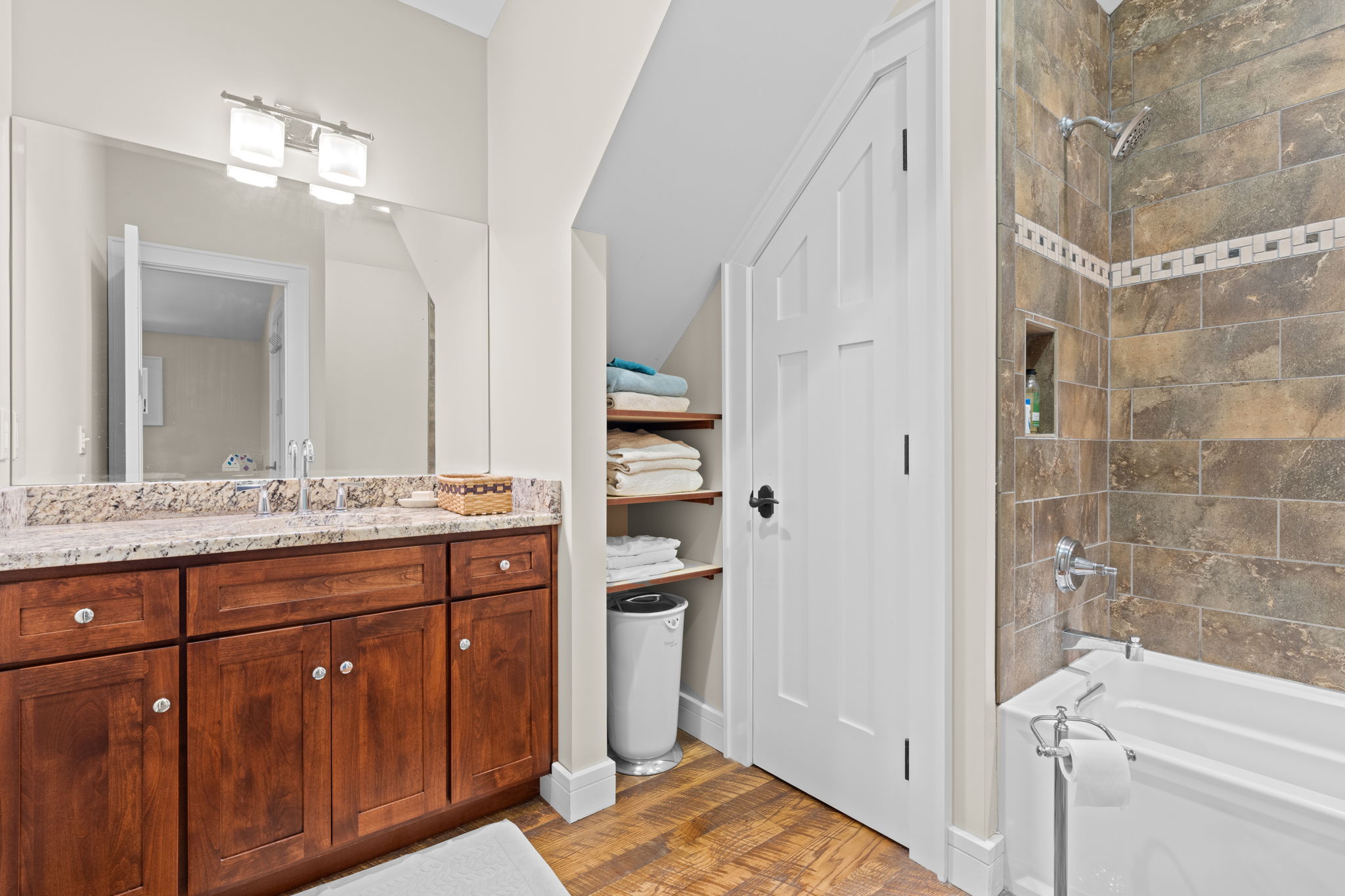 Franklin, North Carolina, 28734, United States, 5 Bedrooms Bedrooms, ,6 BathroomsBathrooms,Residential,Active,2032405