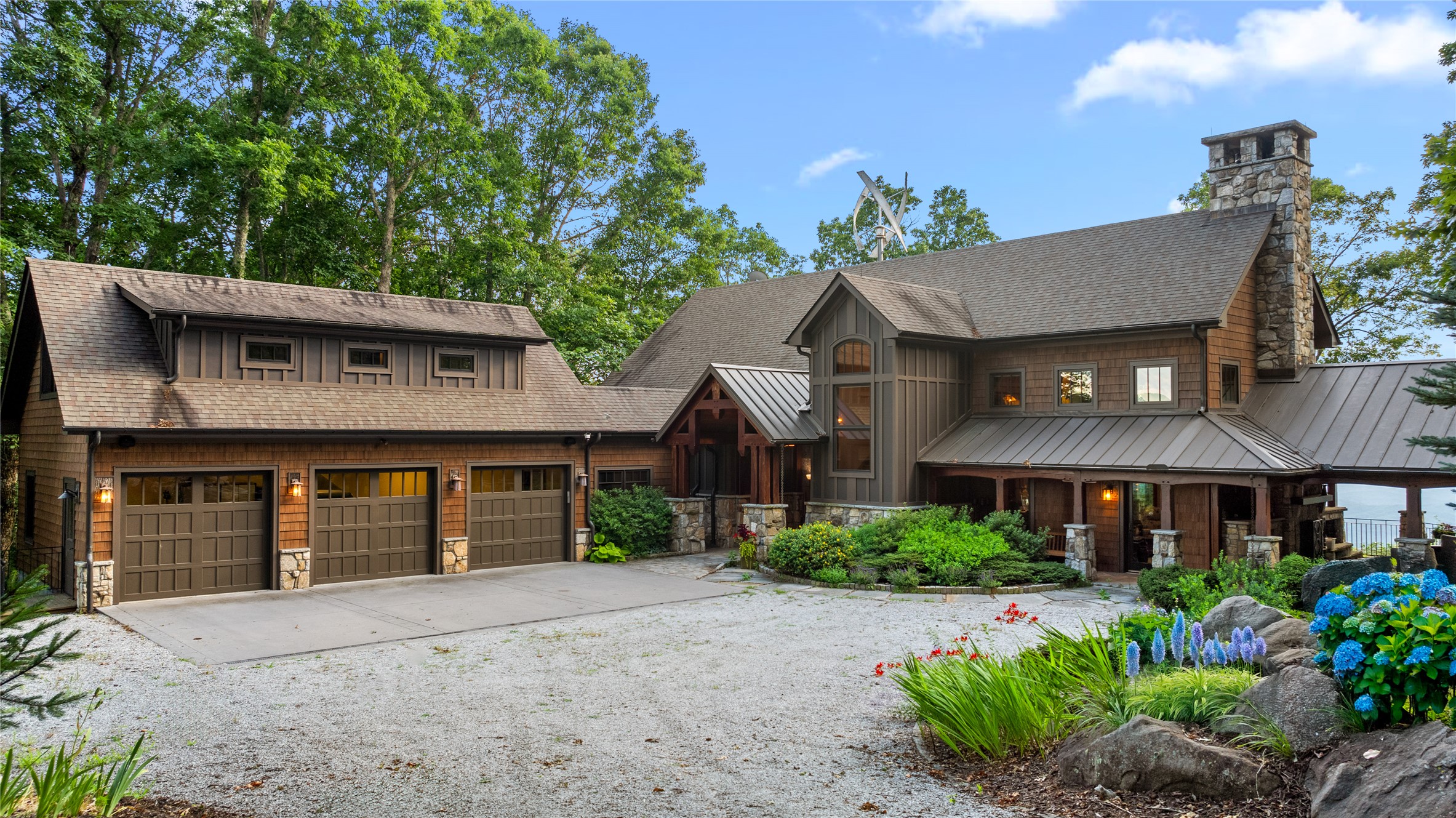 Franklin, North Carolina, 28734, United States, 5 Bedrooms Bedrooms, ,6 BathroomsBathrooms,Residential,Active,2032405