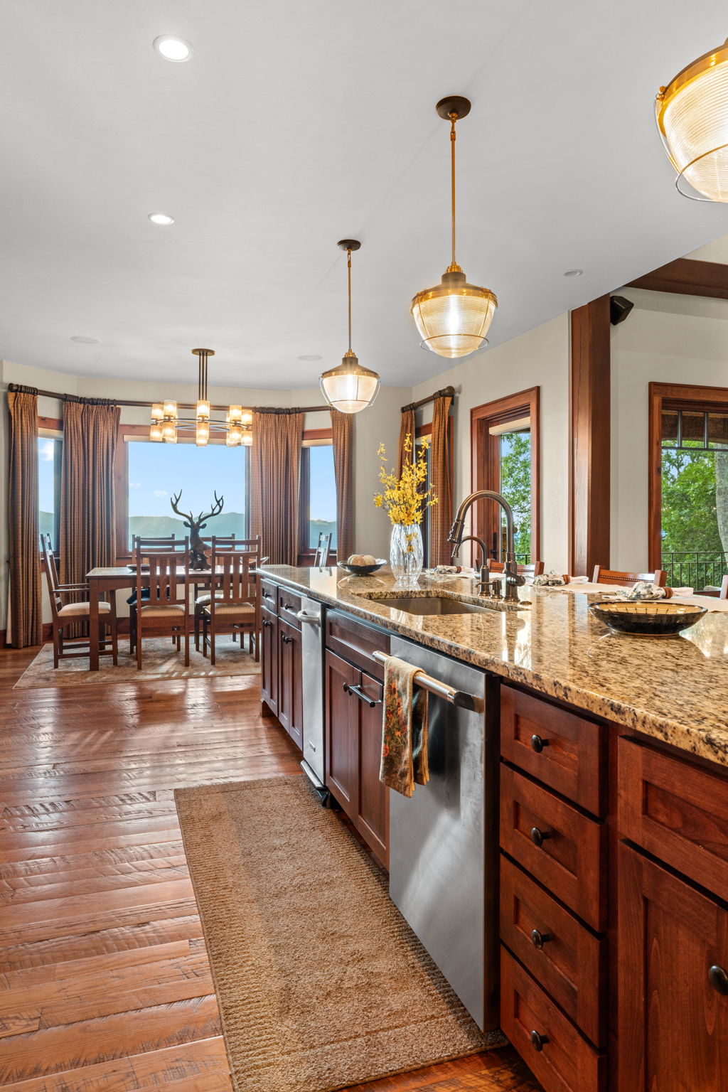 Franklin, North Carolina, 28734, United States, 5 Bedrooms Bedrooms, ,6 BathroomsBathrooms,Residential,Active,2032405