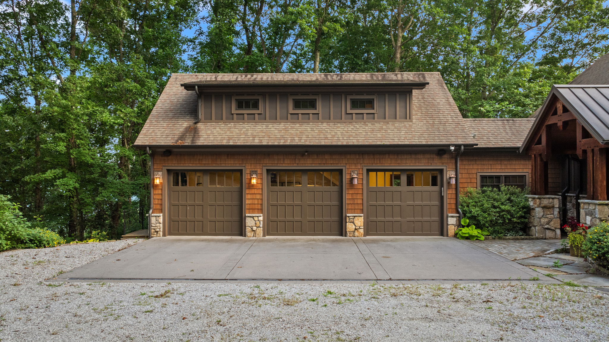Franklin, North Carolina, 28734, United States, 5 Bedrooms Bedrooms, ,6 BathroomsBathrooms,Residential,Active,2032405