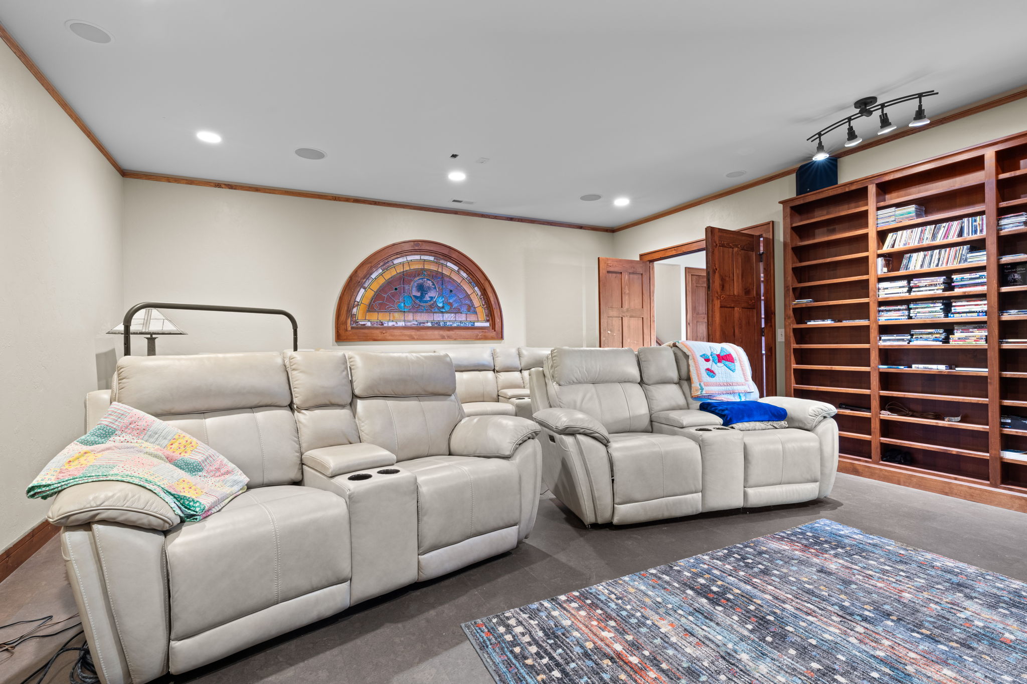 Franklin, North Carolina, 28734, United States, 5 Bedrooms Bedrooms, ,6 BathroomsBathrooms,Residential,Active,2032405