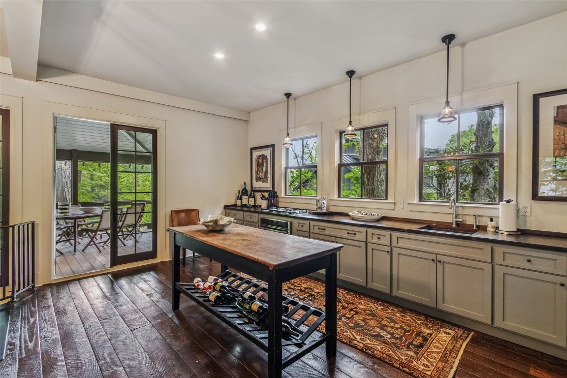 Highlands, North Carolina 28741, United States, 3 Bedrooms Bedrooms, ,5 BathroomsBathrooms,Residential,Active,185133