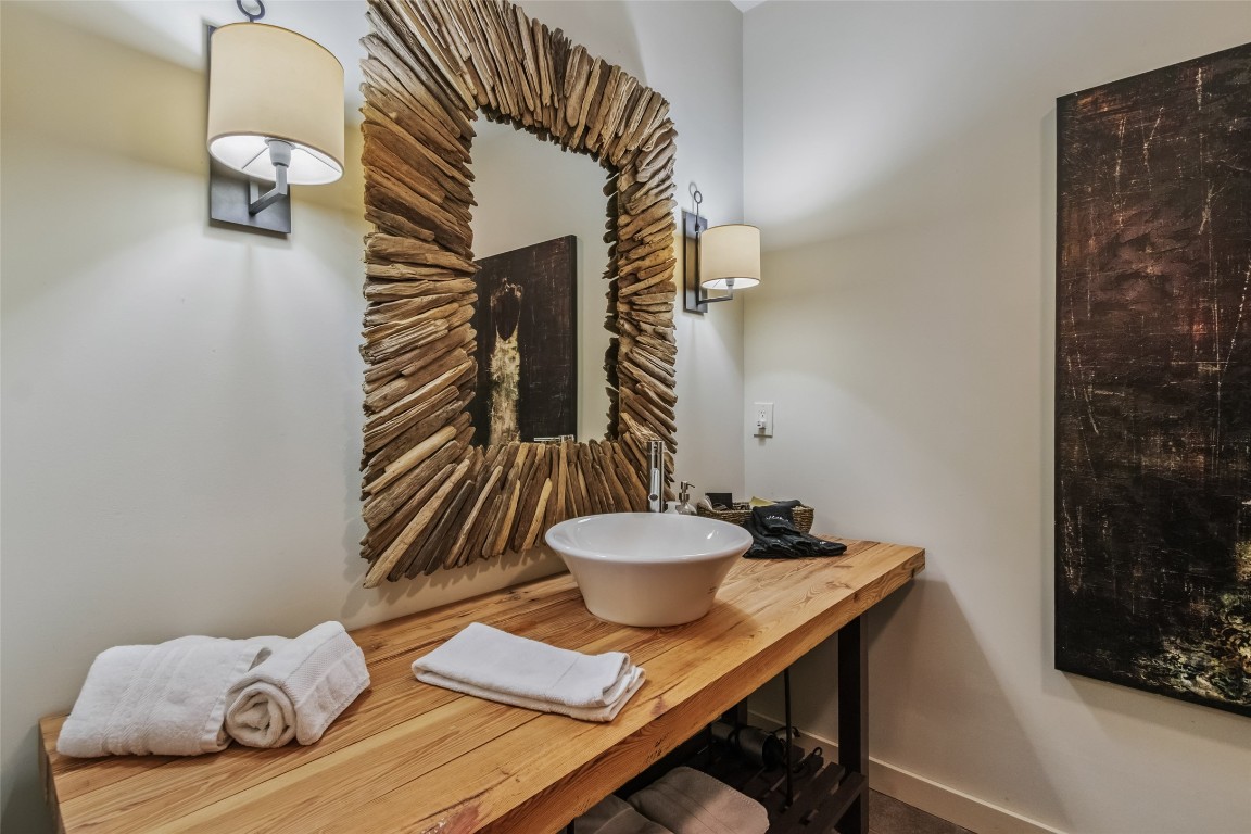 Highlands, North Carolina 28741, United States, 3 Bedrooms Bedrooms, ,5 BathroomsBathrooms,Residential,Active,185133