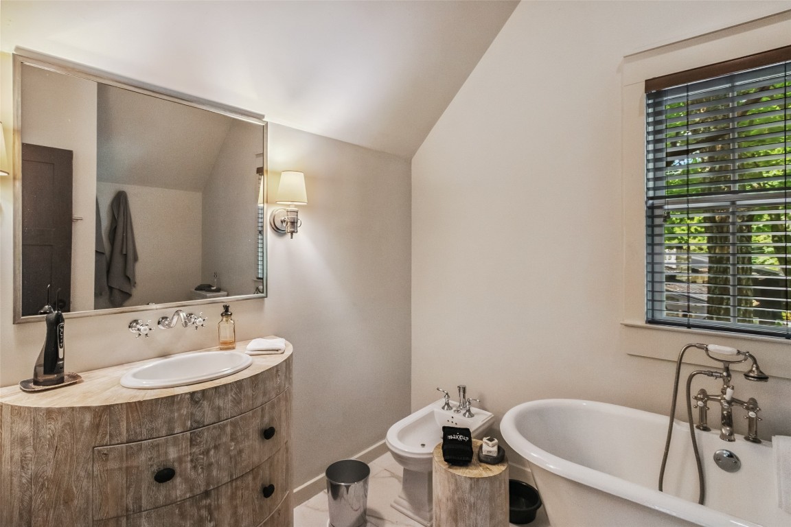 Highlands, North Carolina 28741, United States, 3 Bedrooms Bedrooms, ,5 BathroomsBathrooms,Residential,Active,185133