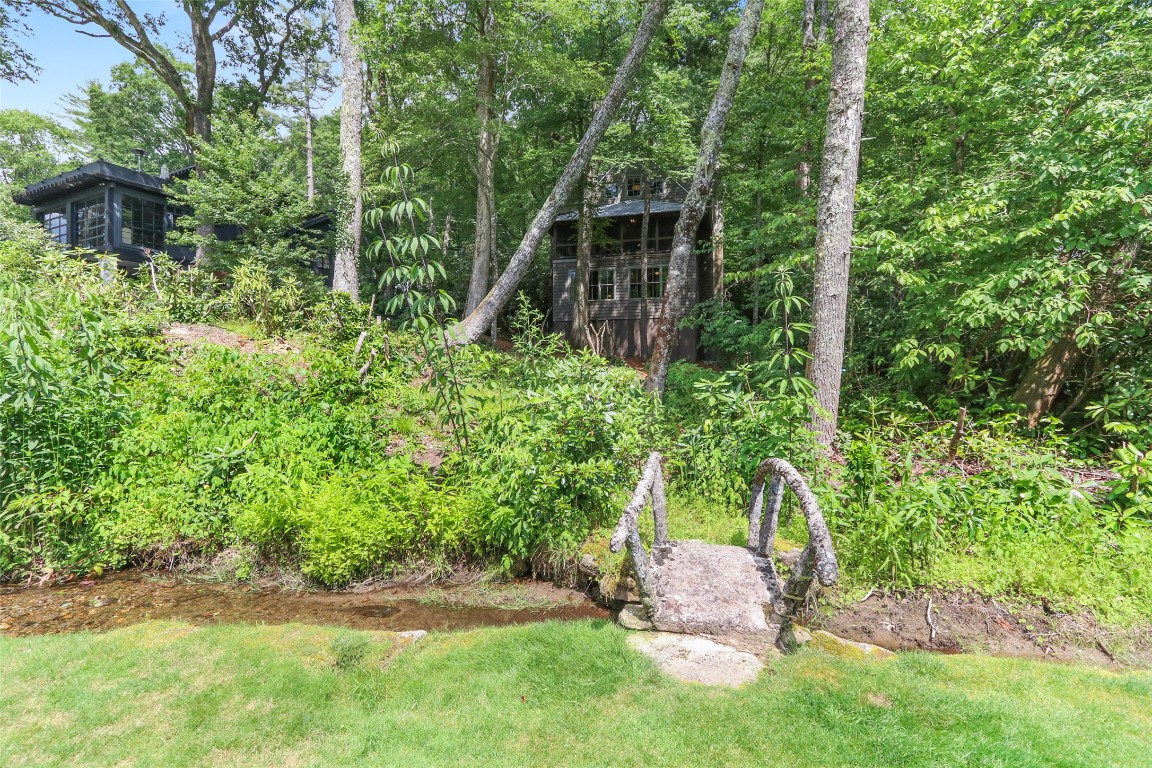 Highlands, North Carolina 28741, United States, 3 Bedrooms Bedrooms, ,5 BathroomsBathrooms,Residential,Active,185133