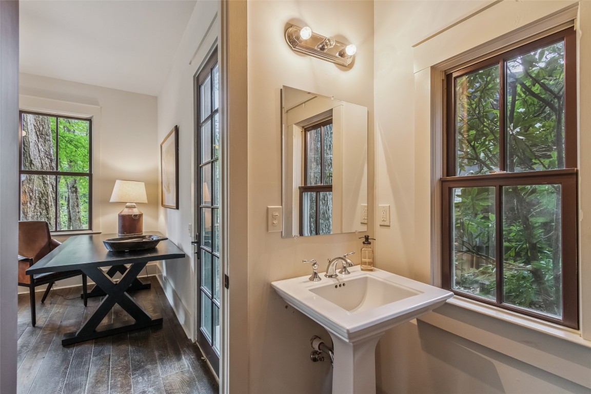 Highlands, North Carolina 28741, United States, 3 Bedrooms Bedrooms, ,5 BathroomsBathrooms,Residential,Active,185133