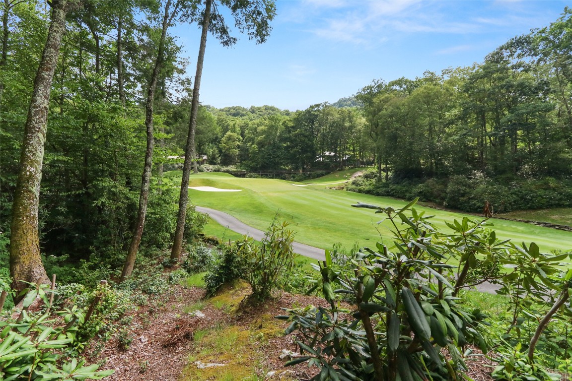 Highlands, North Carolina 28741, United States, 3 Bedrooms Bedrooms, ,5 BathroomsBathrooms,Residential,Active,185133