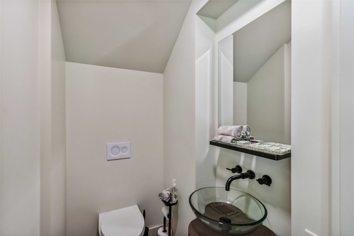 Highlands, North Carolina 28741, United States, 3 Bedrooms Bedrooms, ,5 BathroomsBathrooms,Residential,Active,185133