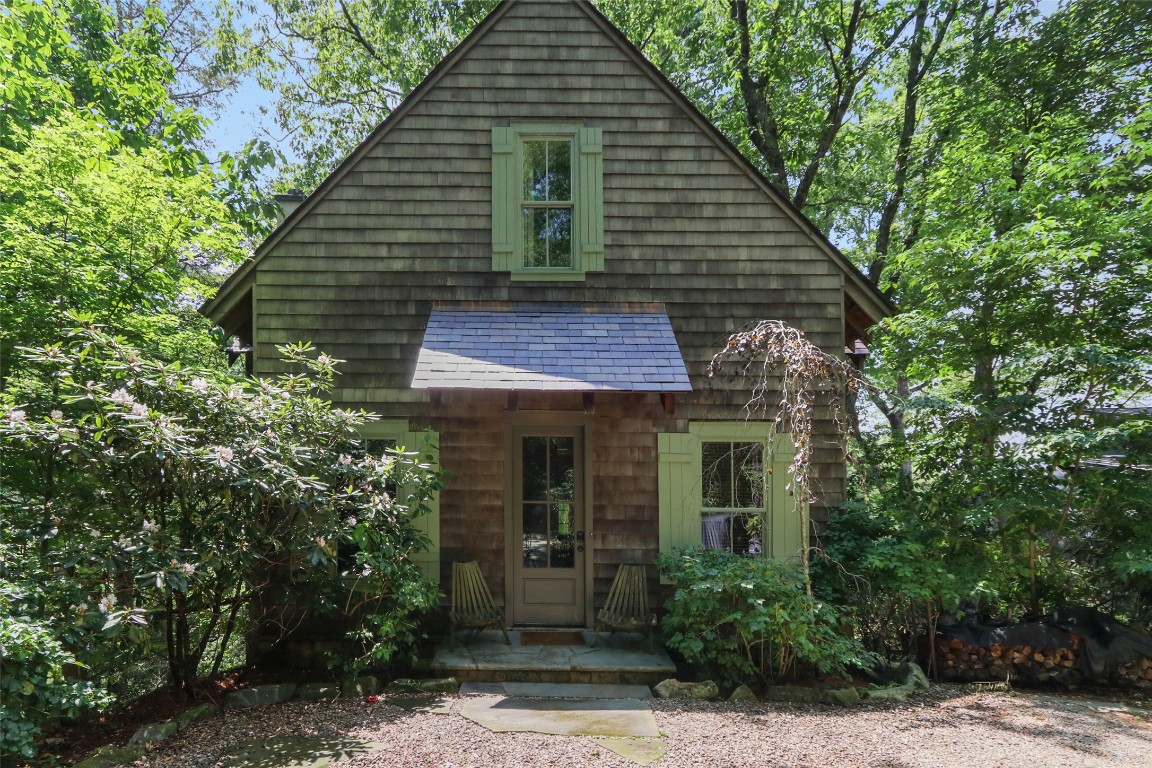 Highlands, North Carolina 28741, United States, 3 Bedrooms Bedrooms, ,5 BathroomsBathrooms,Residential,Active,185133