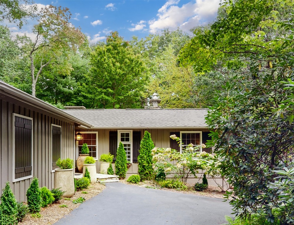 Highlands, North Carolina 28741, United States, 3 Bedrooms Bedrooms, ,3 BathroomsBathrooms,Residential,Active,164403 Highlands, North Carolina 28741, United States, 3 Bedrooms Bedrooms, ,3 BathroomsBathrooms,Residential,Active,164403