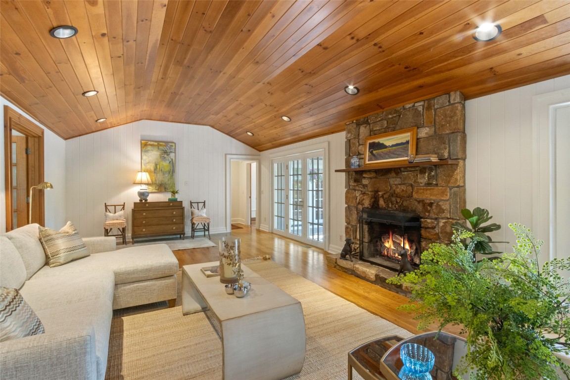 Highlands, North Carolina 28741, United States, 3 Bedrooms Bedrooms, ,3 BathroomsBathrooms,Residential,Active,164403