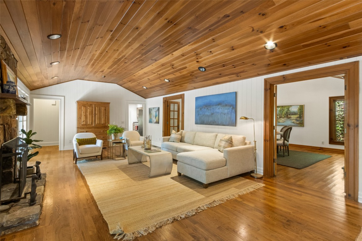 Highlands, North Carolina 28741, United States, 3 Bedrooms Bedrooms, ,3 BathroomsBathrooms,Residential,Active,164403