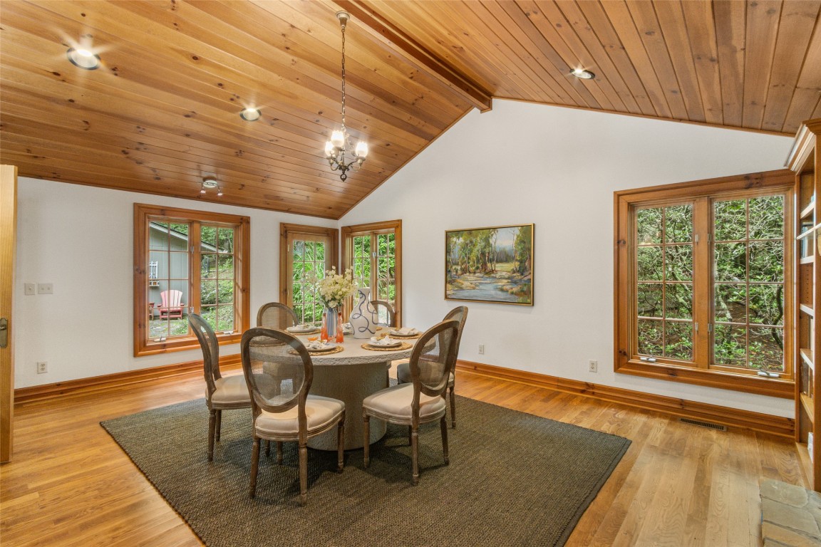 Highlands, North Carolina 28741, United States, 3 Bedrooms Bedrooms, ,3 BathroomsBathrooms,Residential,Active,164403