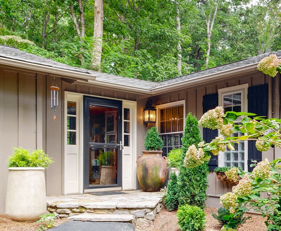 Highlands, North Carolina 28741, United States, 3 Bedrooms Bedrooms, ,3 BathroomsBathrooms,Residential,Active,164403