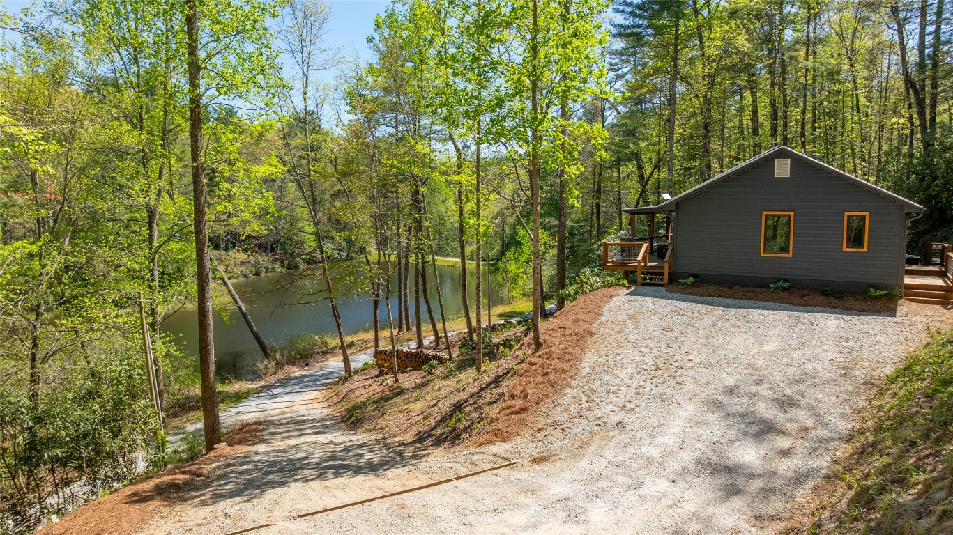 Cashiers, North Carolina 28717, United States, 3 Bedrooms Bedrooms, ,2 BathroomsBathrooms,Residential,Active,121898