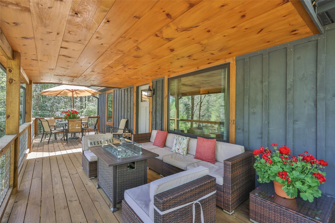 Cashiers, North Carolina 28717, United States, 3 Bedrooms Bedrooms, ,2 BathroomsBathrooms,Residential,Active,121898