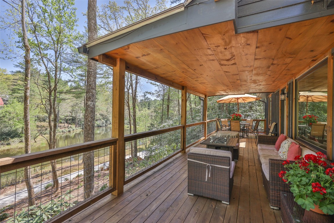 Cashiers, North Carolina 28717, United States, 3 Bedrooms Bedrooms, ,2 BathroomsBathrooms,Residential,Active,121898