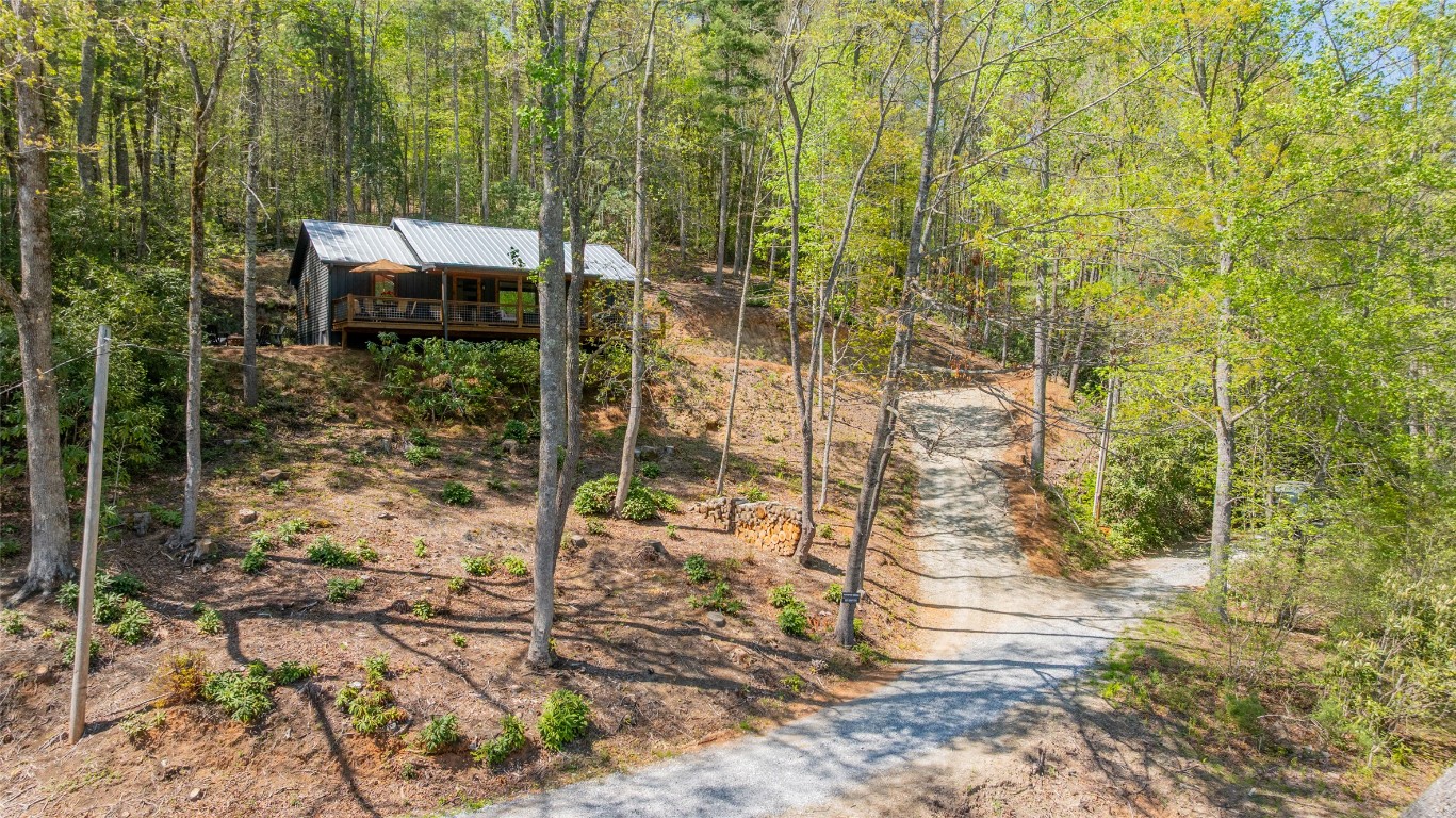 Cashiers, North Carolina 28717, United States, 3 Bedrooms Bedrooms, ,2 BathroomsBathrooms,Residential,Active,121898