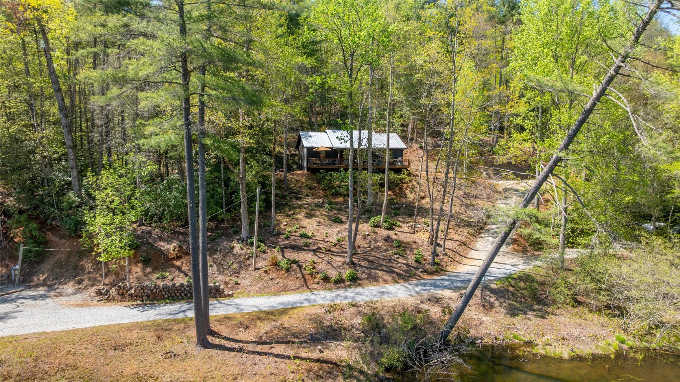 Cashiers, North Carolina 28717, United States, 3 Bedrooms Bedrooms, ,2 BathroomsBathrooms,Residential,Active,121898