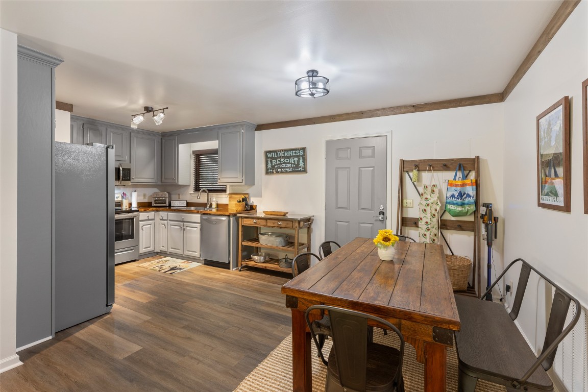 Cashiers, North Carolina 28717, United States, 3 Bedrooms Bedrooms, ,2 BathroomsBathrooms,Residential,Active,121898