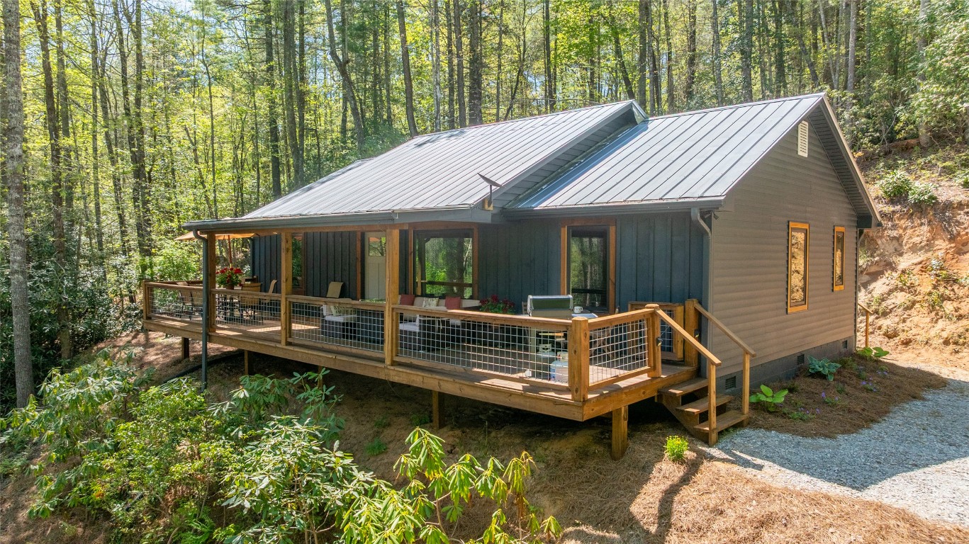 Cashiers, North Carolina 28717, United States, 3 Bedrooms Bedrooms, ,2 BathroomsBathrooms,Residential,Active,121898